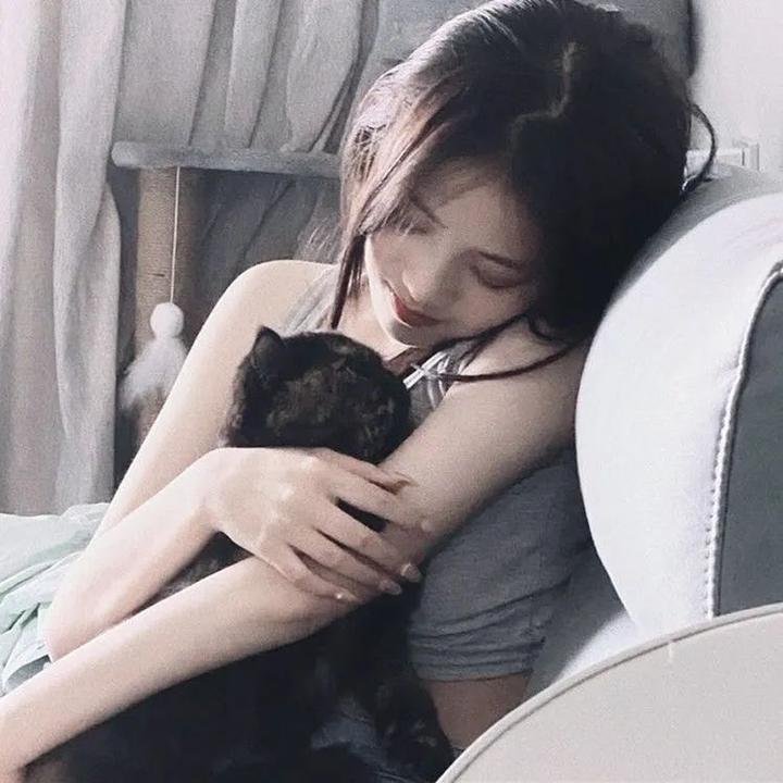 三个摩登女性